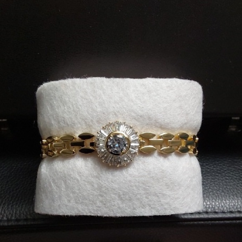 Elegant 14k Gold Plated Bracelet with CZ Accent - Picture 5 of 6